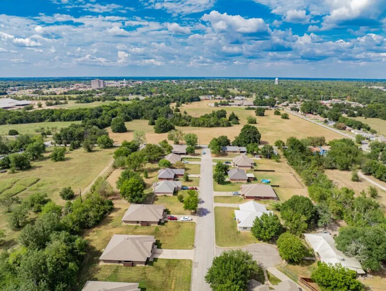More Photos Of 26 Duplex Portfolio, Commerce Apartments For Sale