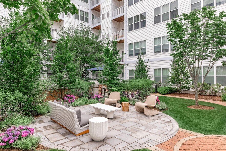 More Photos Of 515 West Ave, Norwalk Unknown For Lease