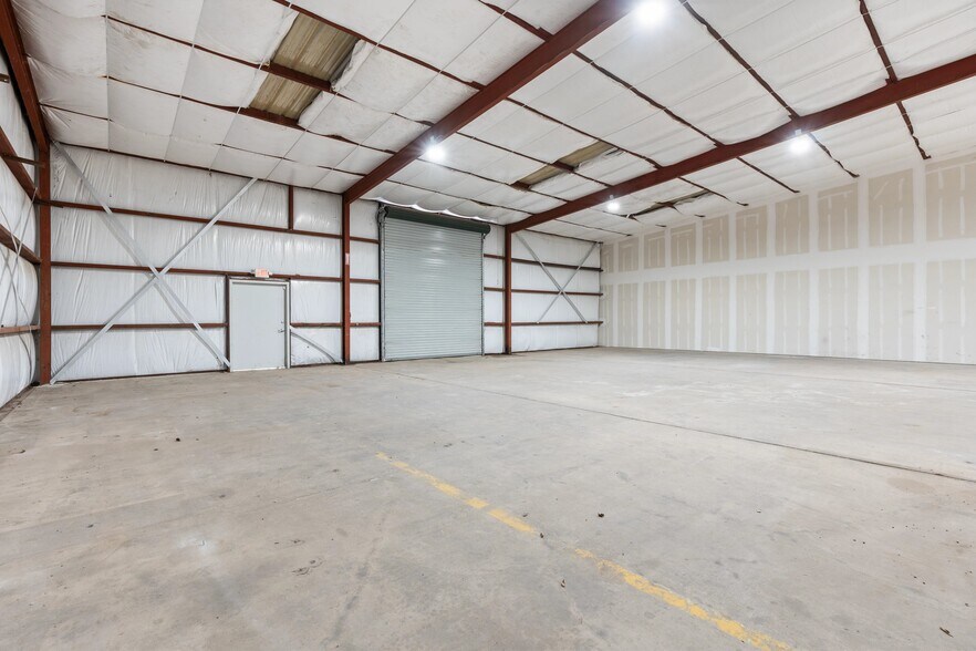 More Photos Of 403 Kraft St, San Antonio Manufacturing For Lease