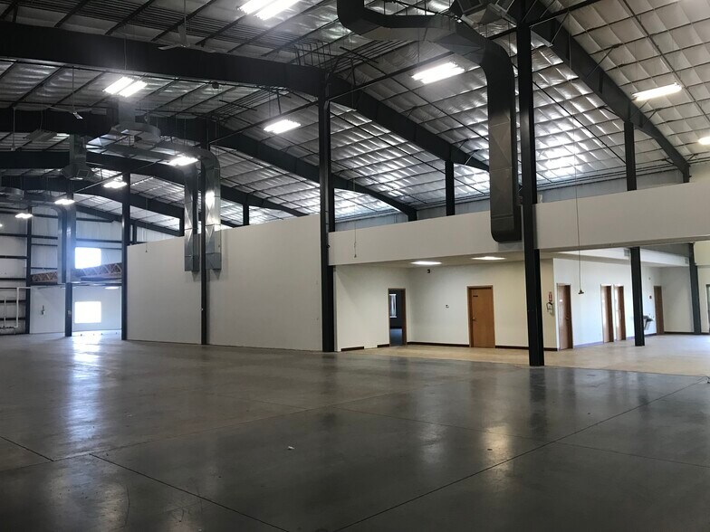 More Photos Of 209 County Road 156, Albany Showroom For Sale