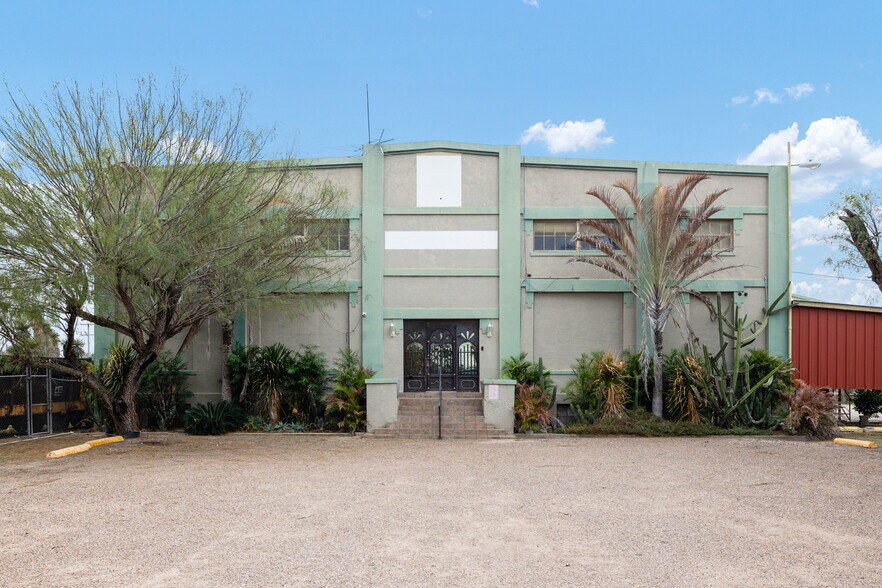 More Photos Of 101 N Val Verde Rd, Donna Warehouse For Sale