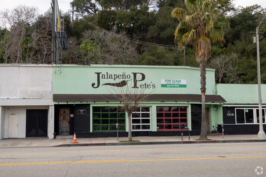Primary Photo Of 11612 Ventura Blvd, Studio City Restaurant For Lease