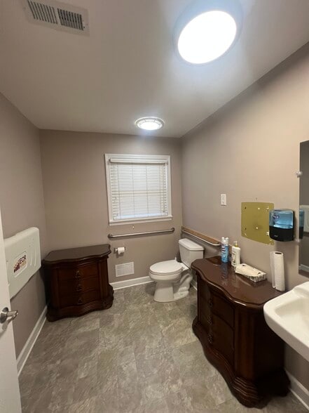 More Photos Of 537 Folly Rd, Charleston Medical For Lease