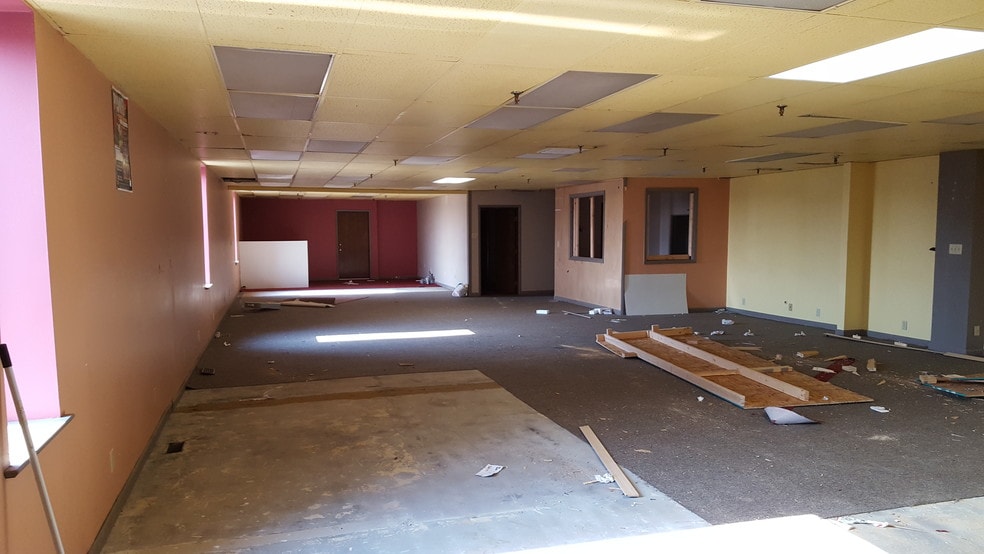More Photos Of 5075-5095 Westerville Rd, Columbus Warehouse For Lease