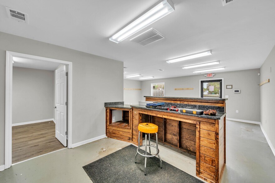 More Photos Of 494 GA Highway 247 S, Bonaire Freestanding For Lease