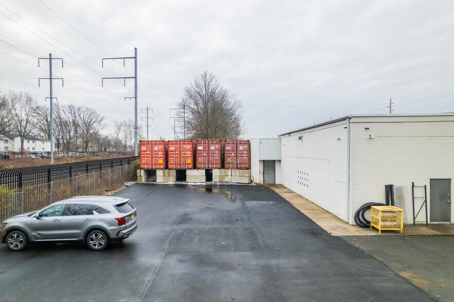 More Photos Of 663 Pennsylvania Ave, Elizabeth Warehouse For Lease