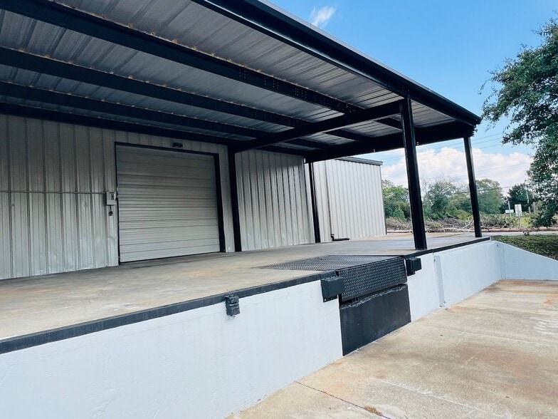 More Photos Of 585 Old Georgia Rd, Moore Warehouse For Lease