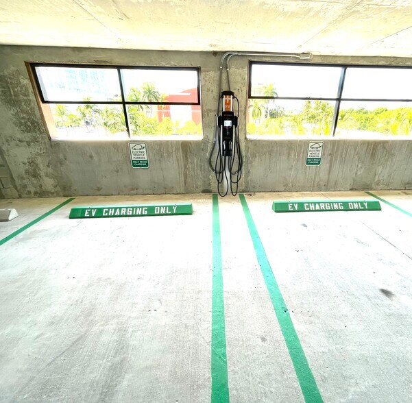 More Photos Of 323 Sunny Isles Blvd, Sunny Isles Beach Office For Lease