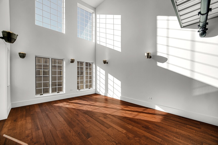 More Photos Of 2244 Ferry Rd, Naperville Flex For Sale