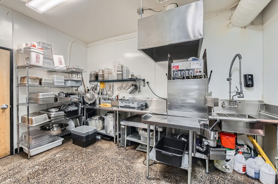 More Photos Of 4343 SE Hawthorne Blvd, Portland Restaurant For Sale