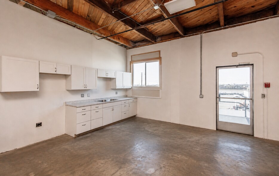 More Photos Of 2901 Apron Ave, Atwater Warehouse For Lease