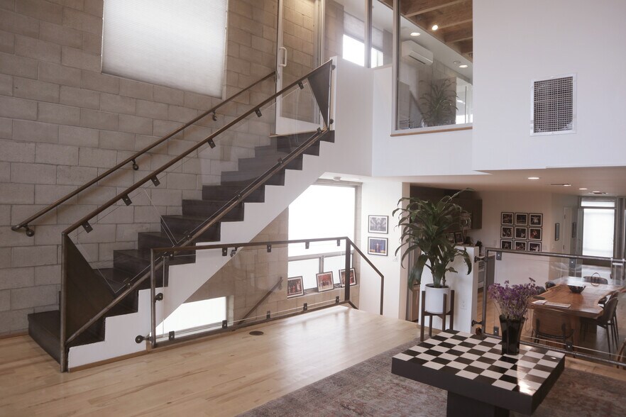 More Photos Of 6615-6621 Melrose Ave, Los Angeles Loft Creative Space For Lease