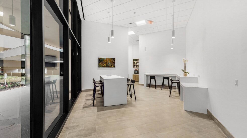 More Photos Of 1800 Bering Dr, Houston Office For Lease