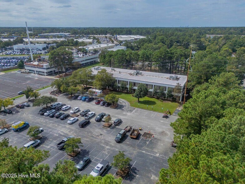 More Photos Of 5041 New Centre Dr, Wilmington Office For Sale