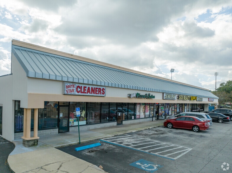 More Photos Of 5751 N Main St, Jacksonville Unknown For Lease