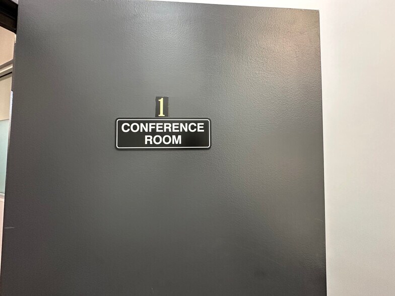 More Photos Of 12415 Metropolitan Ave, Kew Gardens General Retail For Lease