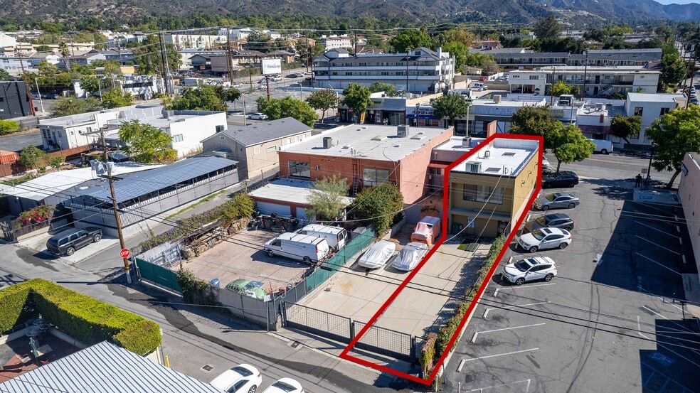 More Photos Of 9925 Commerce Ave, Tujunga Storefront For Sale