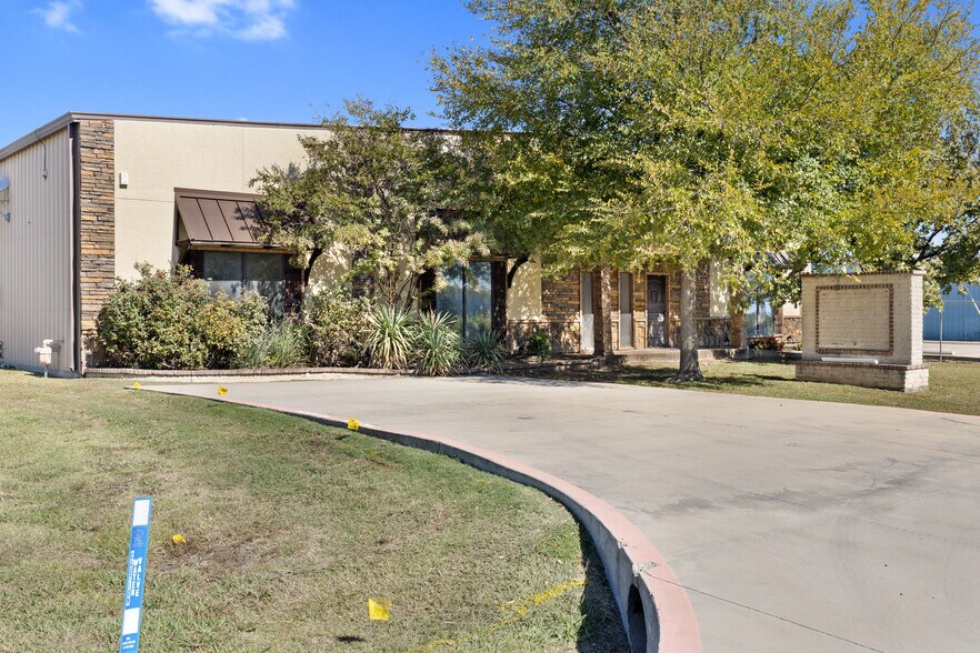 More Photos Of 1201 S Commercial Blvd, Arlington Warehouse For Lease