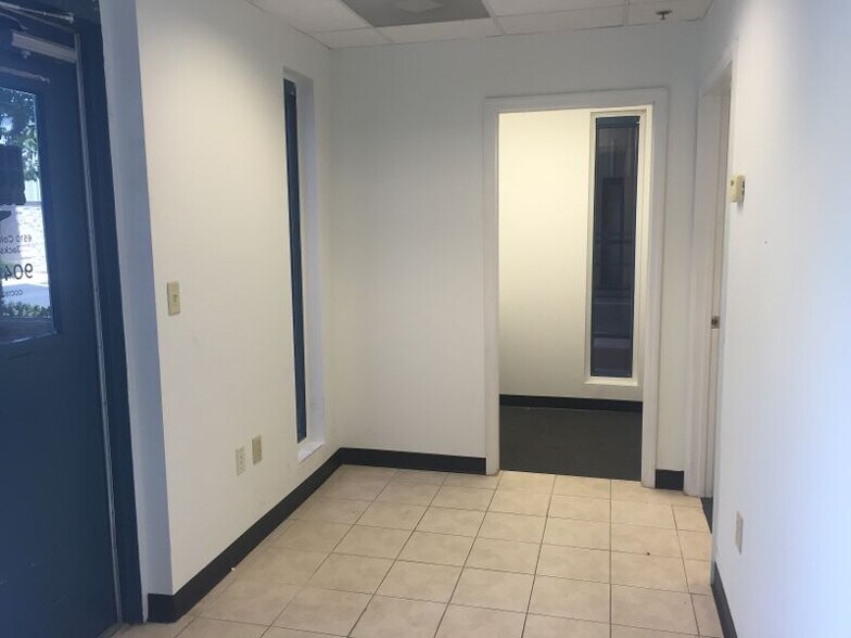 More Photos Of 6510 Columbia Park Dr, Jacksonville Warehouse For Sale