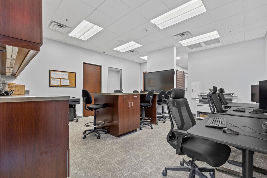 More Photos Of 2300 Greenhill Dr, Round Rock Office For Sale