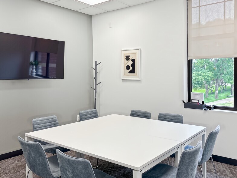 More Photos Of 1601 West Lakes Pky, West Des Moines Coworking Space