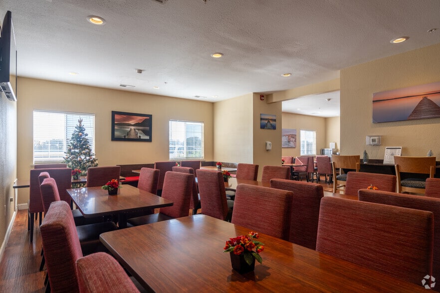 More Photos Of 1003 W Highway 332, Clute Hotel For Sale