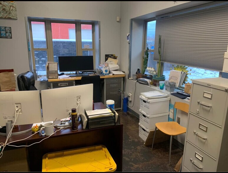 More Photos Of 8111 Dimond Hook Dr, Anchorage Flex For Lease