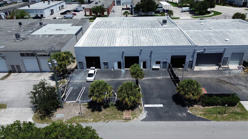 More Photos Of 1300 Old Dixie Hwy, Lake Park Unknown For Lease