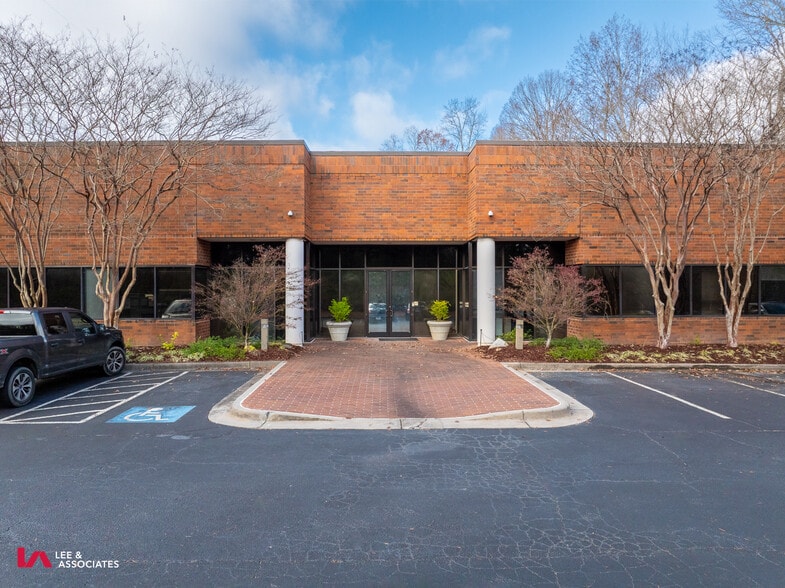 More Photos Of 2800 Colonnades Ct, Peachtree Corners Light Distribution For Lease