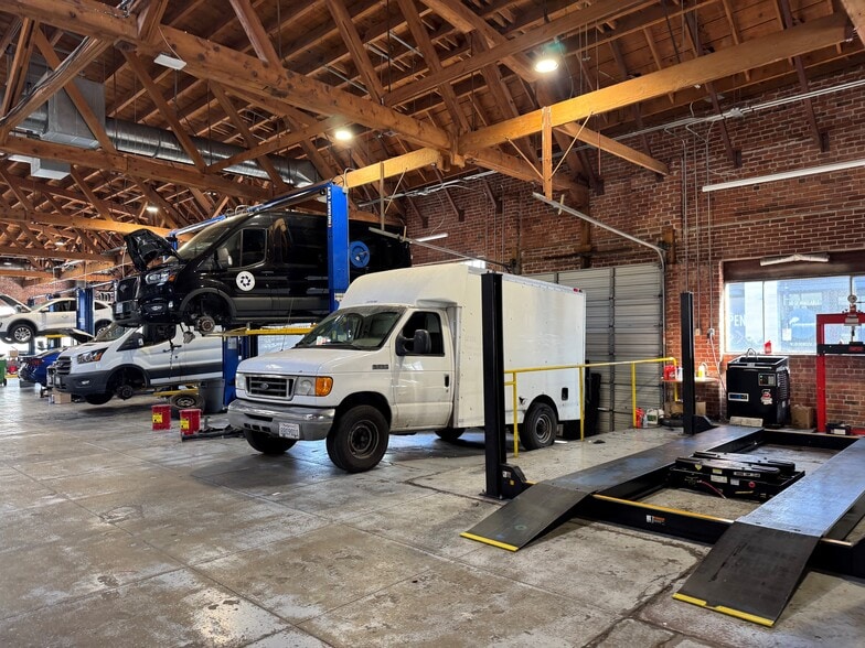 More Photos Of 2550 Webster St, Oakland Auto Dealership For Sale