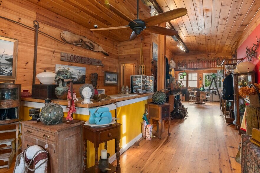 More Photos Of 10 McKown St, Boothbay Harbor Storefront For Sale