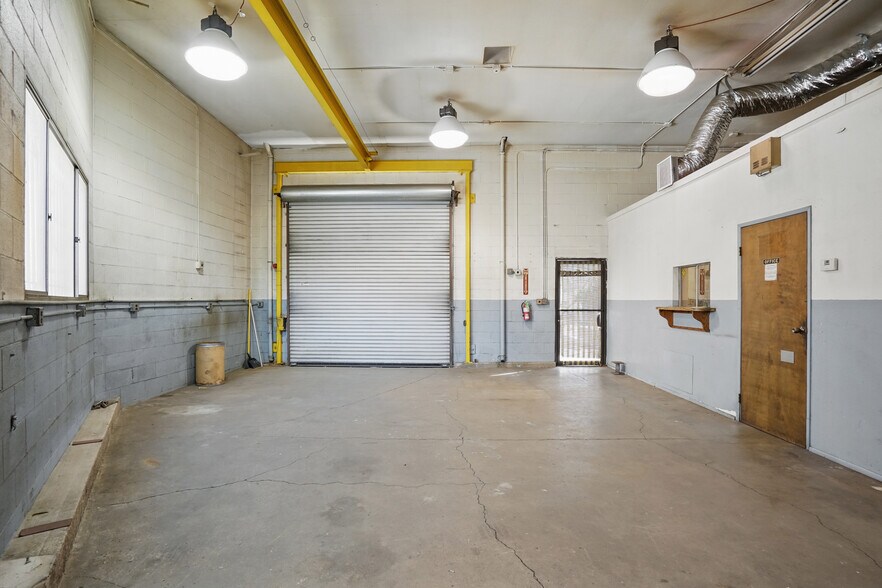 More Photos Of 3632 Foothill Blvd, La Crescenta Manufacturing For Sale