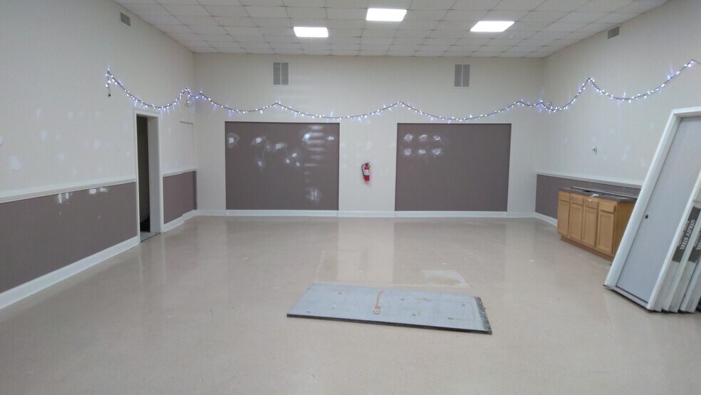 More Photos Of 545 E Montgomery St, Villa Rica Light Distribution For Sale