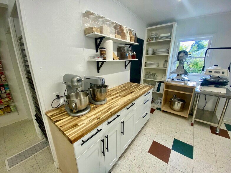 More Photos Of 730 Granite Ave, Shelby Specialty For Sale