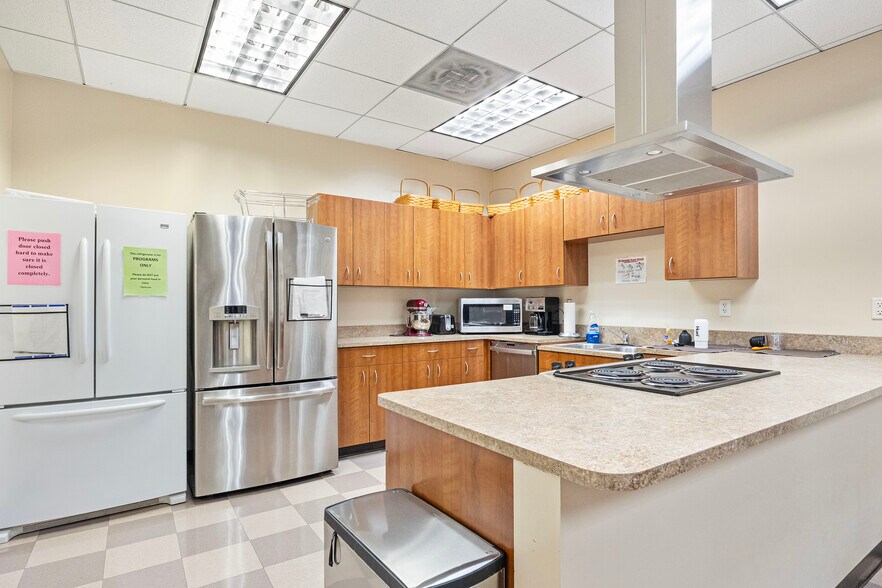 More Photos Of 1615 Commerce Pky, Bloomington Office For Sale