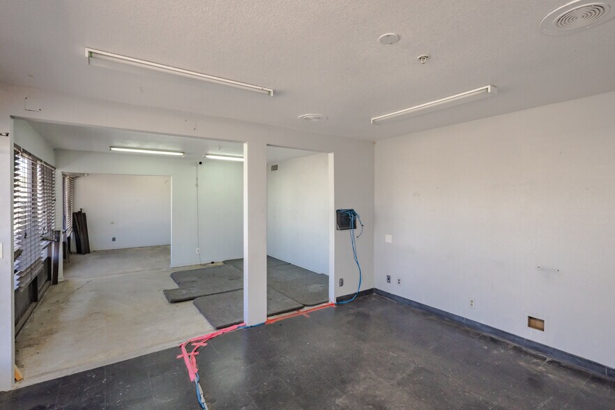 More Photos Of 1950 Centers Ave, Lake Havasu City Warehouse For Lease