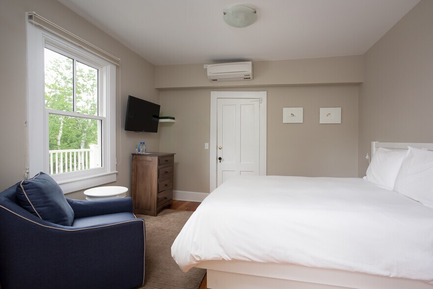 More Photos Of 615 Laurel St, Lee Hospitality For Sale