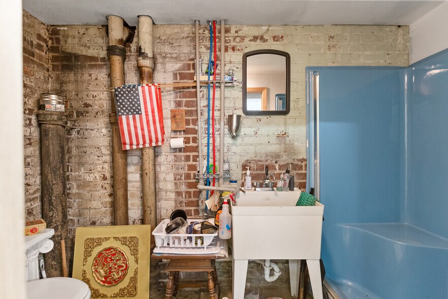 More Photos Of 2200 Glass St, Chattanooga Storefront Retail Residential For Sale