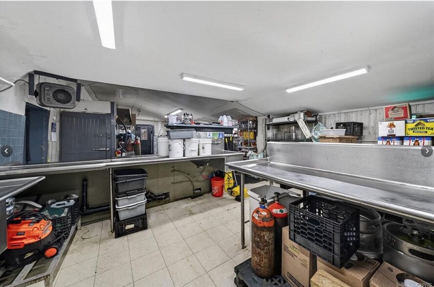 More Photos Of 7 E River Rd, Central Square Restaurant For Sale