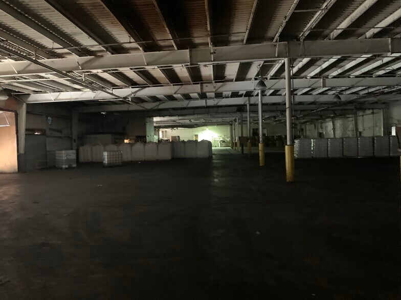 More Photos Of 1550 Phillips St, Dyersburg Manufacturing For Lease