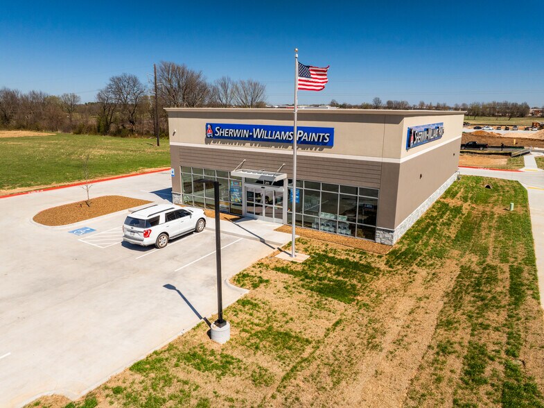 More Photos Of 211 Simon Sager Ave, Siloam Springs Freestanding For Sale