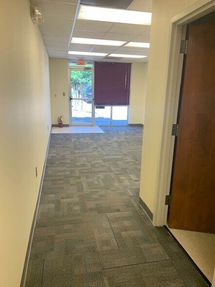 More Photos Of 1131 Highway 16 E, Newnan Flex For Lease