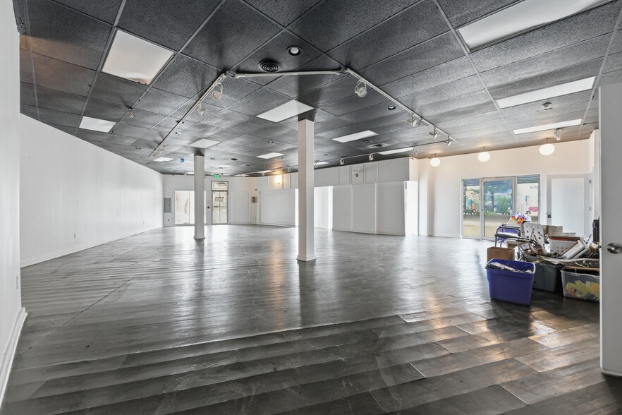 More Photos Of 600 Avenue of the States, Chester Storefront For Lease