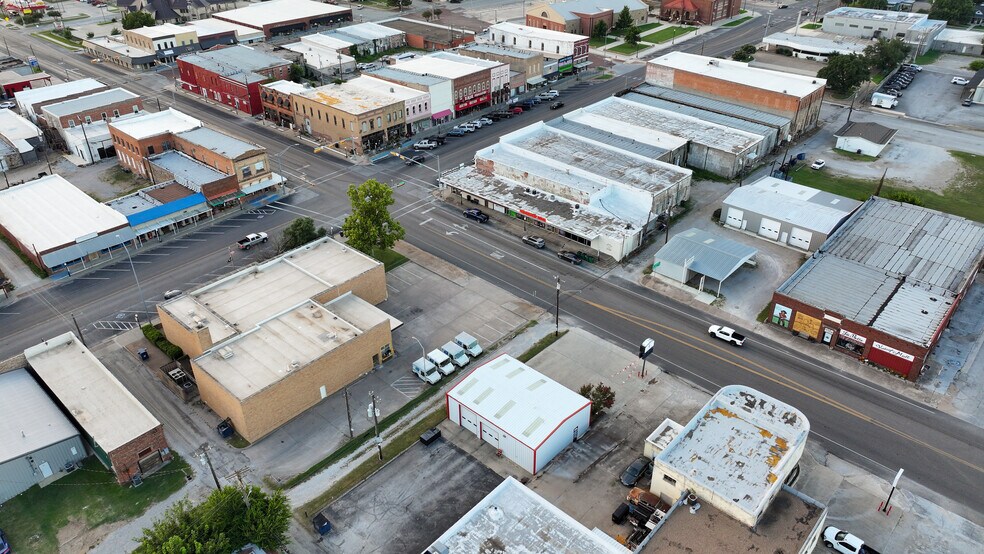 More Photos Of 108 E Wise St, Bowie Specialty For Sale