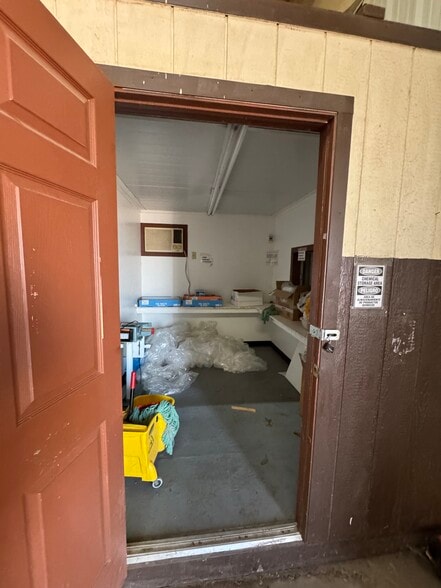 More Photos Of 8716 SE 15th St, Oklahoma City Distribution For Sale