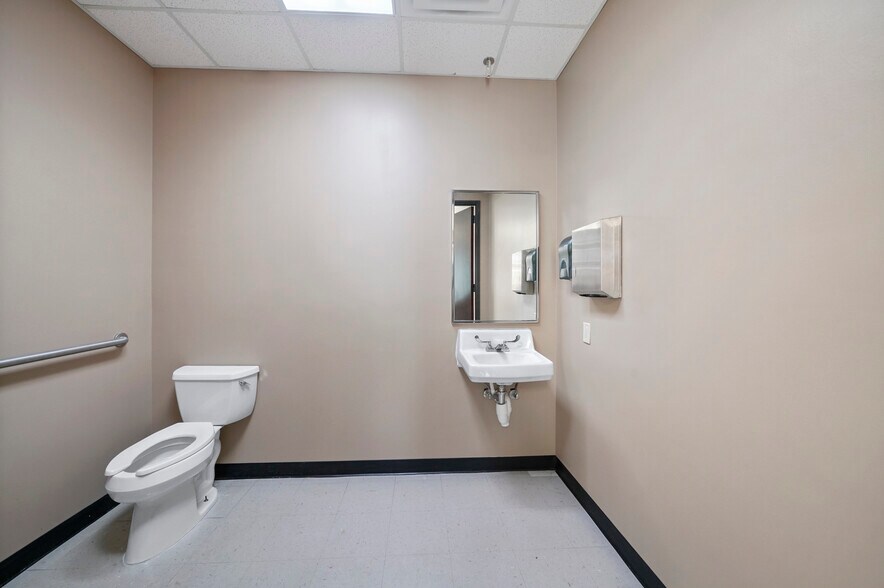 More Photos Of 3115 College Park Dr, Conroe Medical For Lease