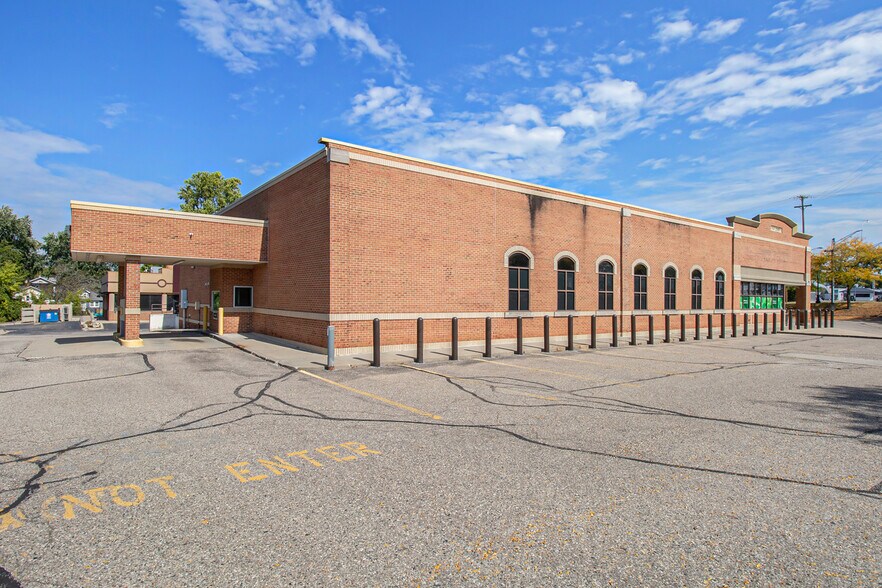 More Photos Of 3000 Orchard Lake Rd, Keego Harbor Drugstore For Lease