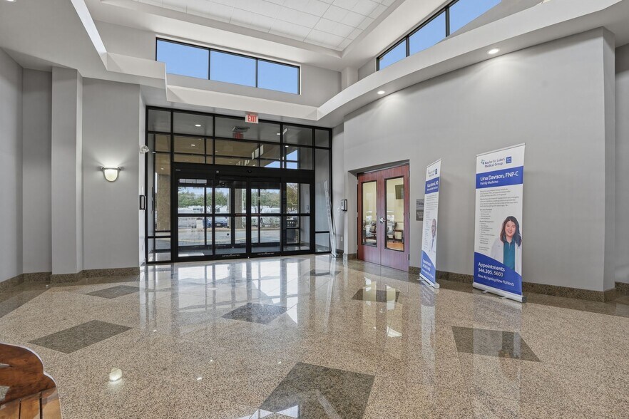 More Photos Of 22698 Professional Dr, Kingwood Medical For Lease