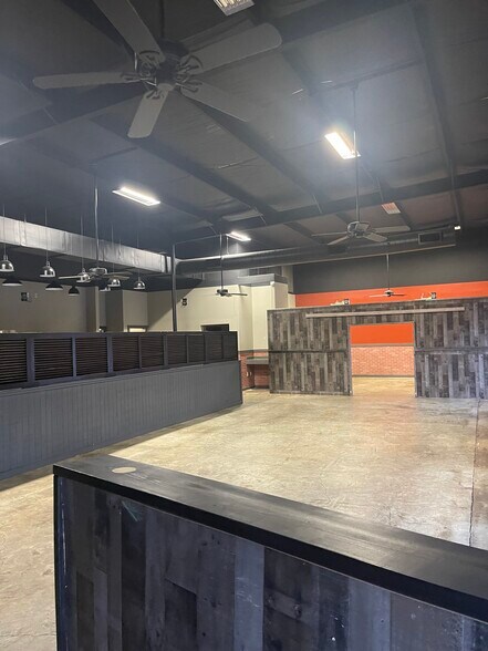 More Photos Of 8950 US-165, Sterlington Storefront For Sale