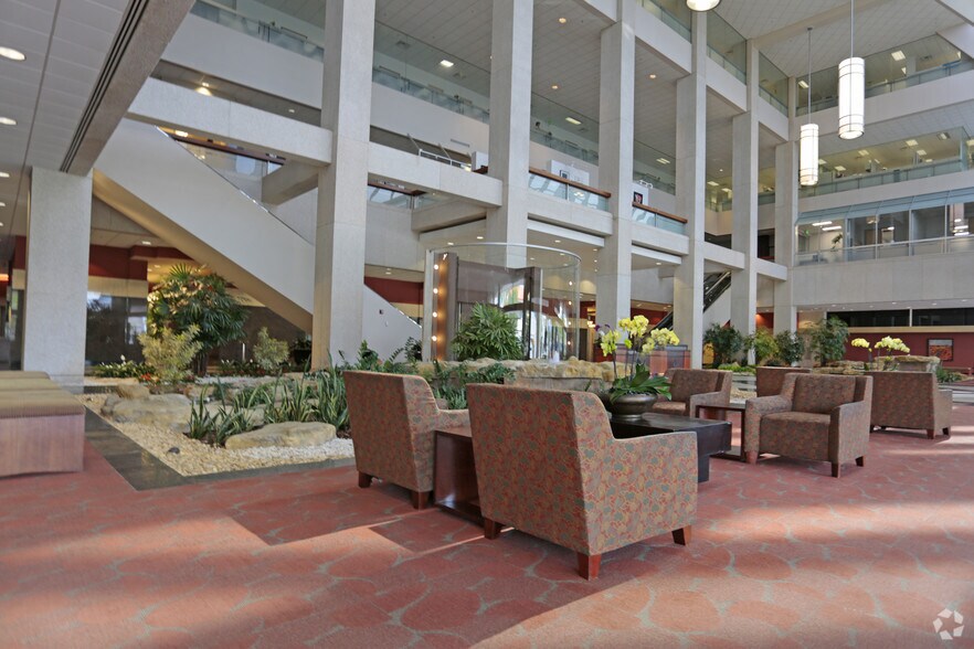 More Photos Of 1 Independent Dr, Jacksonville Office For Lease